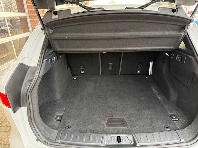 Jaguar - f-pace - 2.0 portf. awd 20d - personenauto - 2016 - afbeelding 2 van  16