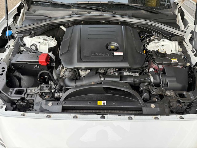 Jaguar - f-pace - 2.0 portf. awd 20d - personenauto - 2016 - afbeelding 6 van  16