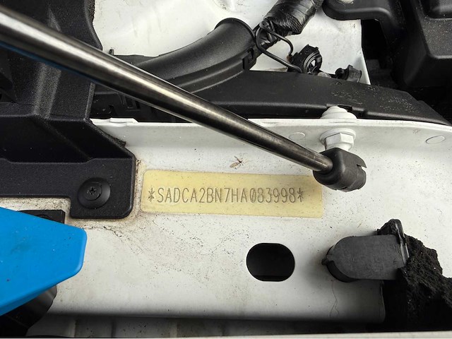 Jaguar - f-pace - 2.0 portf. awd 20d - personenauto - 2016 - afbeelding 8 van  16