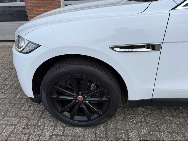 Jaguar - f-pace - 2.0 portf. awd 20d - personenauto - 2016 - afbeelding 9 van  16