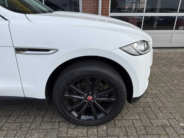 Jaguar - f-pace - 2.0 portf. awd 20d - personenauto - 2016 - afbeelding 11 van  16