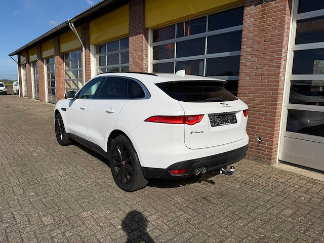 Jaguar - f-pace - 2.0 portf. awd 20d - personenauto - 2016 - afbeelding 12 van  16
