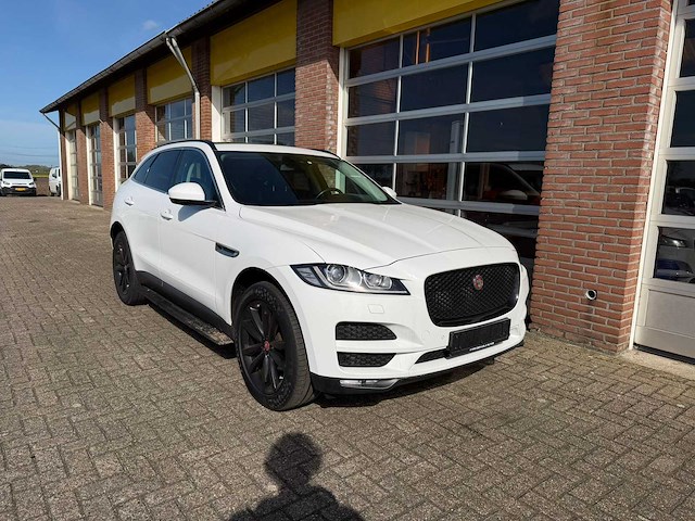 Jaguar - f-pace - 2.0 portf. awd 20d - personenauto - 2016 - afbeelding 15 van  16