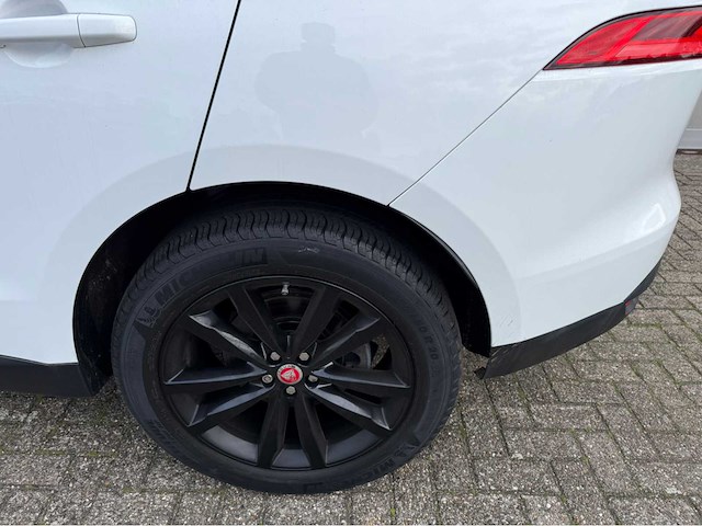Jaguar - f-pace - 2.0 portf. awd 20d - personenauto - 2016 - afbeelding 20 van  32