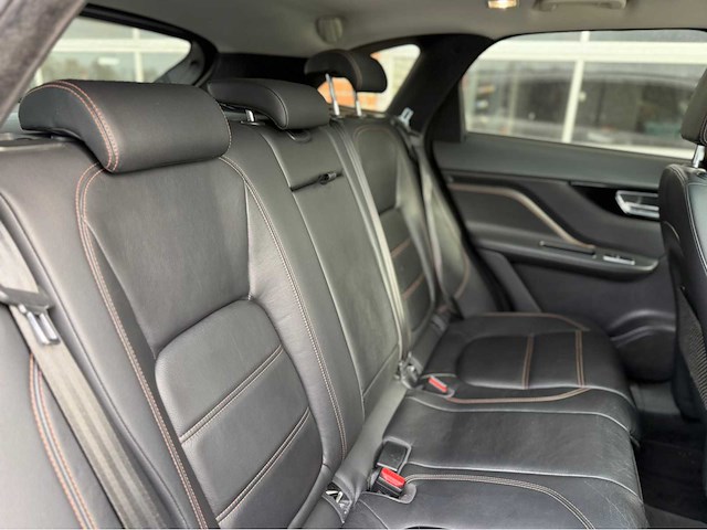 Jaguar - f-pace - 2.0 portf. awd 20d - personenauto - 2016 - afbeelding 6 van  29