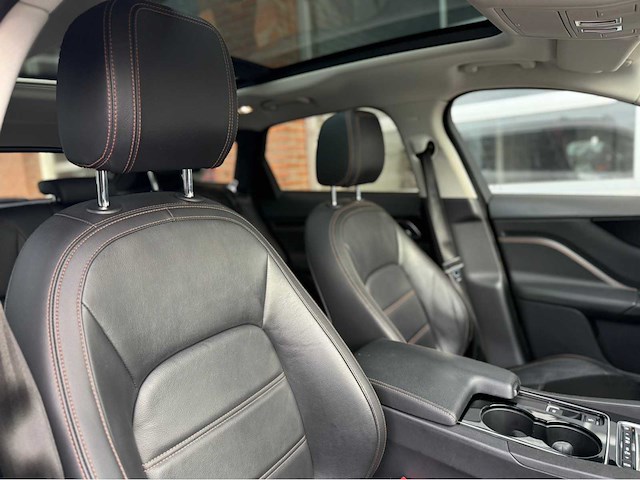 Jaguar - f-pace - 2.0 portf. awd 20d - personenauto - 2016 - afbeelding 7 van  29