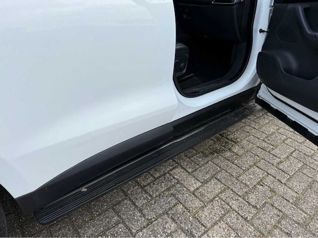 Jaguar - f-pace - 2.0 portf. awd 20d - personenauto - 2016 - afbeelding 9 van  29