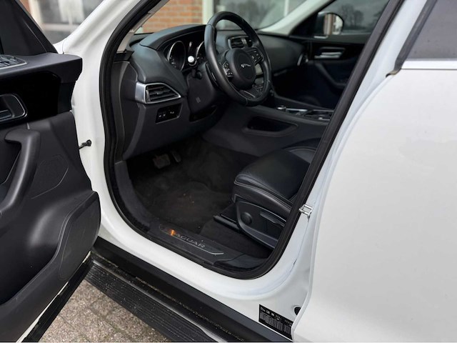 Jaguar - f-pace - 2.0 portf. awd 20d - personenauto - 2016 - afbeelding 20 van  29