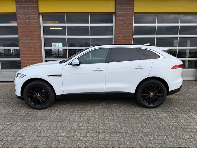 Jaguar - f-pace - 2.0 portf. awd 20d - personenauto - 2016 - afbeelding 12 van  29