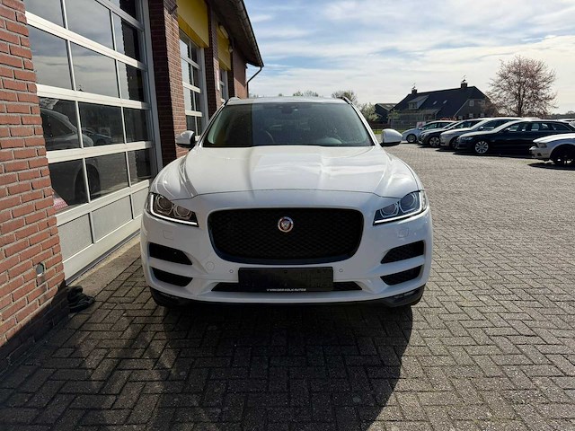 Jaguar - f-pace - 2.0 portf. awd 20d - personenauto - 2016 - afbeelding 27 van  29