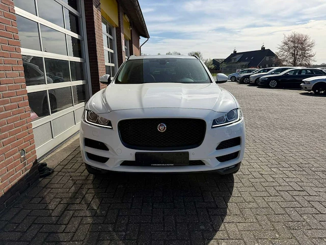 Jaguar - f-pace - 2.0 portf. awd 20d - personenauto - 2016 - afbeelding 30 van  32