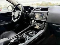 Jaguar - f-pace - 2.0 portf. awd 20d - personenauto - 2016 - afbeelding 32 van  32