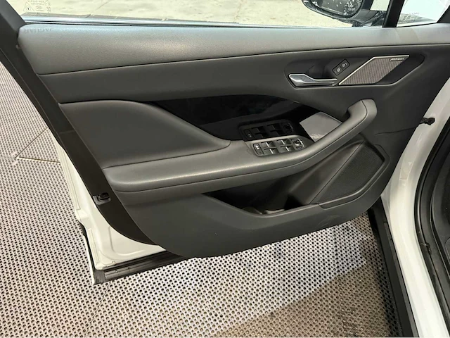 Jaguar - i-pace - ev400-s 90 kwh - personenauto - 2018 - afbeelding 21 van  29
