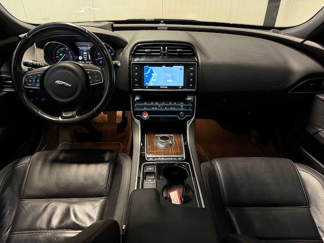 Jaguar - xe - 2.0 portfolio gg-605-f 2015 iaw - afbeelding 16 van  23