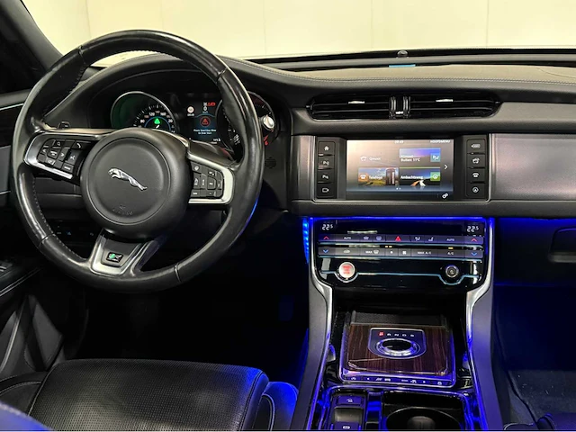 Jaguar - xf - 2.0d prestige - personenauto - 2017 - afbeelding 4 van  29