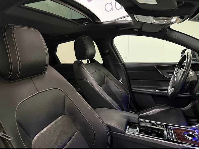 Jaguar - xf - 2.0d prestige - personenauto - 2017 - afbeelding 5 van  29