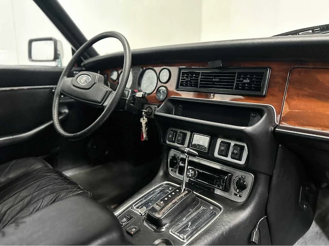 Jaguar - xj - 4.2 - automaat - lpg - oldtimer - 1981 - afbeelding 1 van  27