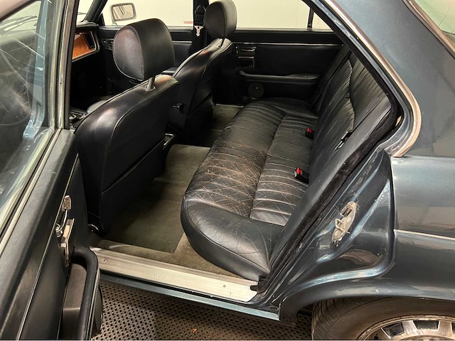 Jaguar - xj - 4.2 aut. - oldtimer - 1981 - afbeelding 18 van  37