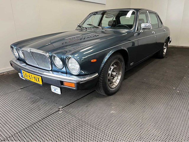 Jaguar - xj - 4.2 aut. - oldtimer - 1981 - afbeelding 1 van  37