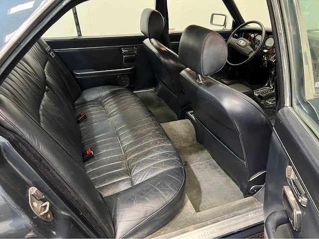 Jaguar - xj - 4.2 aut. - oldtimer - 1981 - afbeelding 22 van  37
