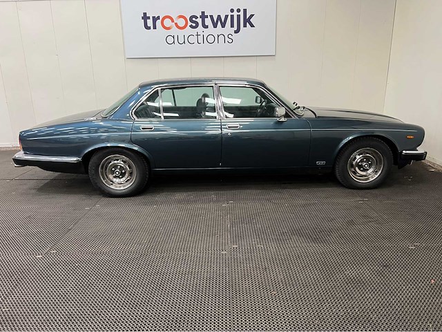 Jaguar - xj - 4.2 aut. - oldtimer - 1981 - afbeelding 6 van  37