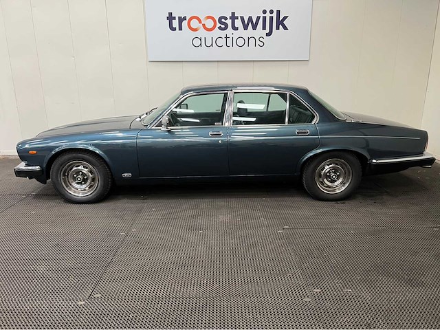 Jaguar - xj - 4.2 aut. - oldtimer - 1981 - afbeelding 23 van  37