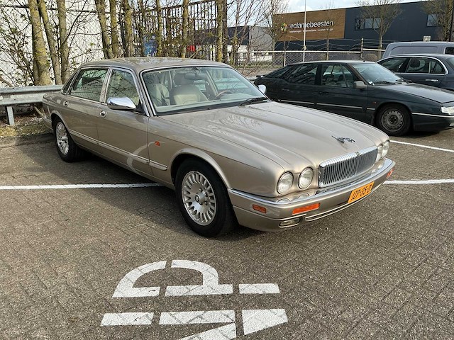Jaguar - xj 330 - 4.0 sport - youngtimer > 15 - afbeelding 2 van  11