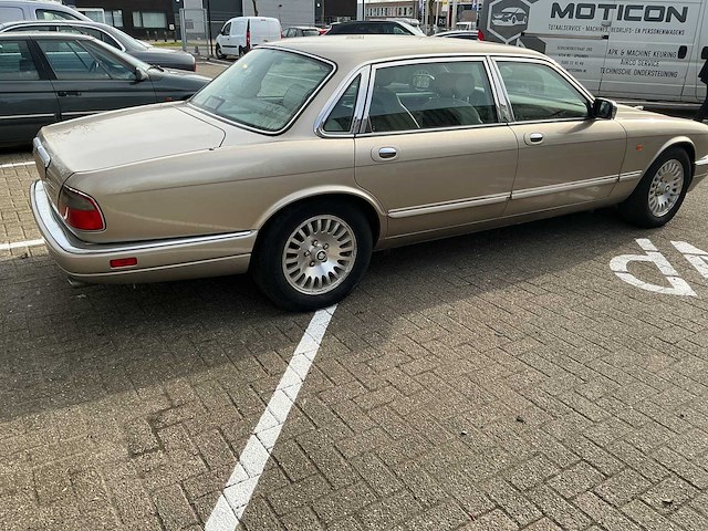 Jaguar - xj 330 - 4.0 sport - youngtimer > 15 - afbeelding 3 van  11