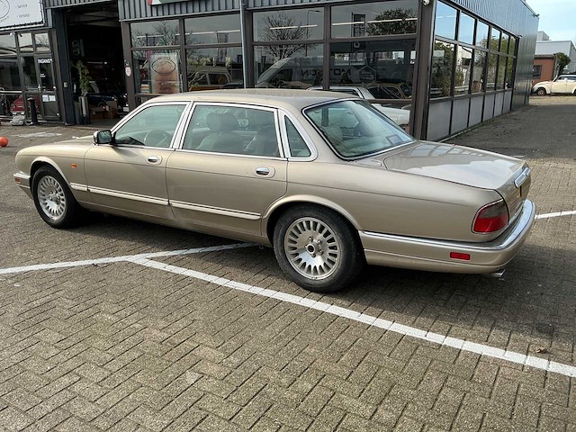 Jaguar - xj 330 - 4.0 sport - youngtimer > 15 - afbeelding 4 van  11