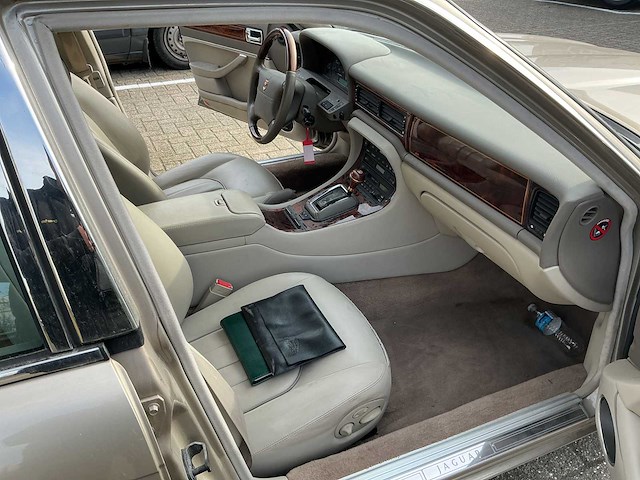 Jaguar - xj 330 - 4.0 sport - youngtimer > 15 - afbeelding 7 van  11