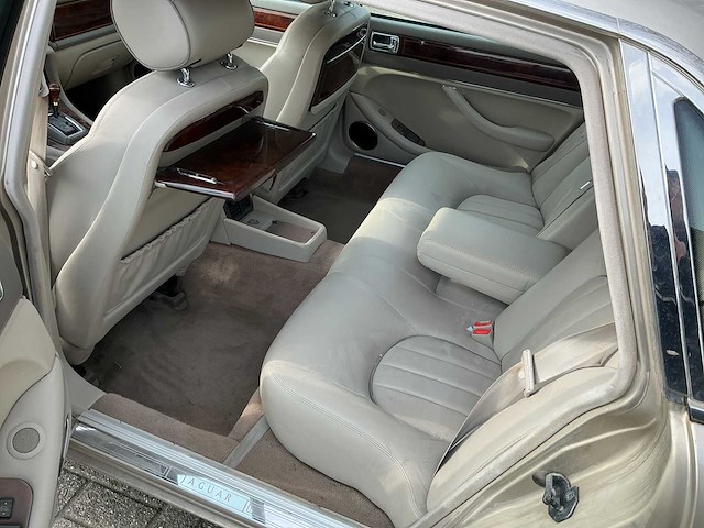 Jaguar - xj 330 - 4.0 sport - youngtimer > 15 - afbeelding 9 van  11