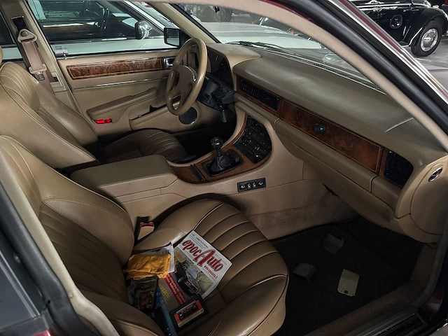 Jaguar - xj40 sport - oldtimer - afbeelding 9 van  14