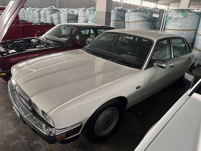 Jaguar - xj6 - oldtimer - afbeelding 1 van  13