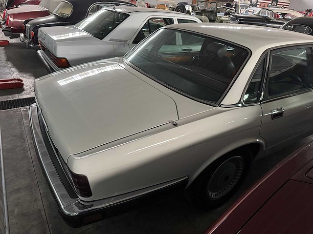 Jaguar - xj6 - oldtimer - afbeelding 7 van  13