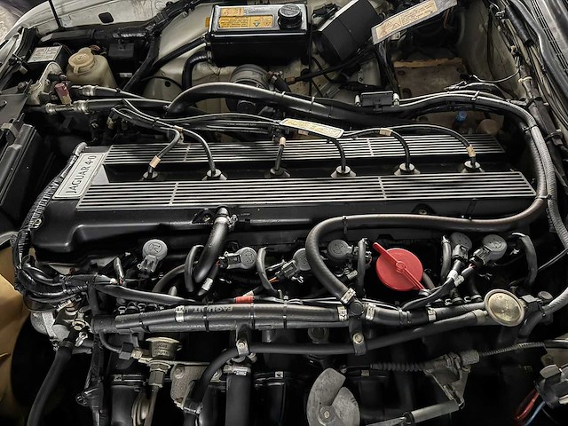 Jaguar - xj6 - oldtimer - afbeelding 9 van  13