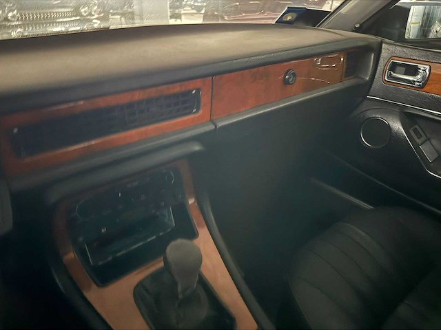 Jaguar - xj6 - oldtimer - afbeelding 12 van  13