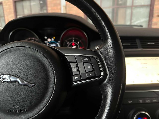 Jaguar e-pace 2.0 d150 awd t150pk 2018 - afbeelding 14 van  41