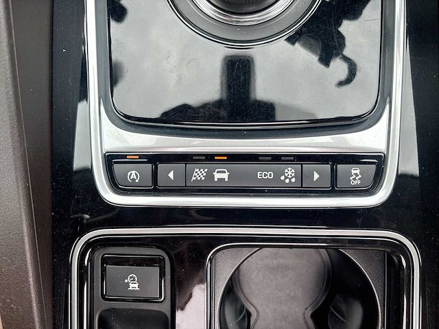 Jaguar f-pace 2.0 portfolio awd 20d 2017 | nr-845-n - afbeelding 10 van  35