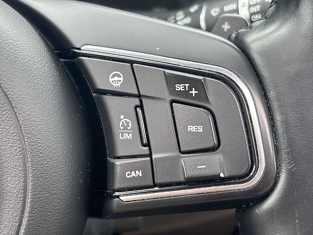 Jaguar f-pace 2.0 portfolio awd 20d 2017 | nr-845-n - afbeelding 11 van  35