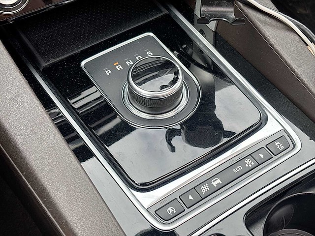 Jaguar f-pace 2.0 portfolio awd 20d 2017 | nr-845-n - afbeelding 34 van  35