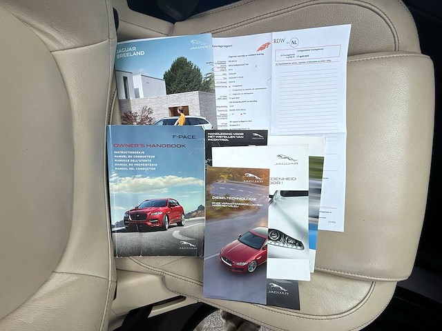 Jaguar f-pace 2.0 portfolio awd 20d 2017 | nr-845-n - afbeelding 29 van  35