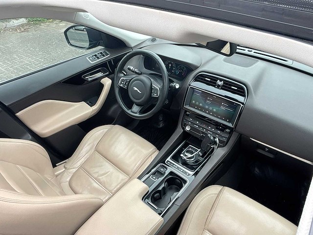 Jaguar f-pace 2.0 portfolio awd 20d 2017 | nr-845-n - afbeelding 19 van  35