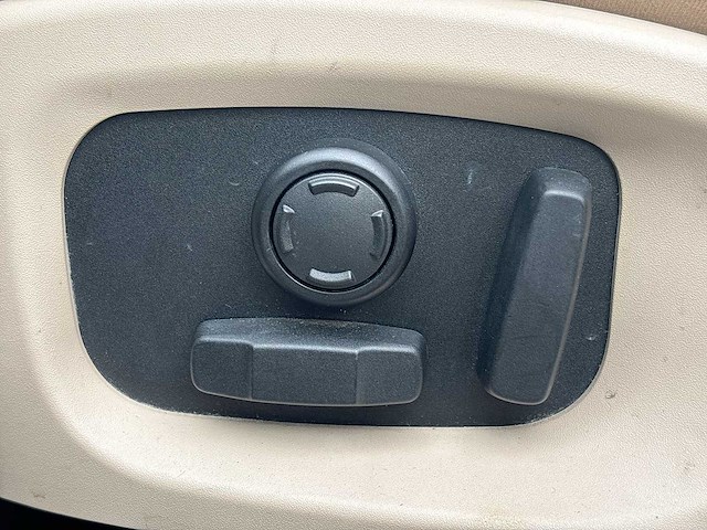 Jaguar f-pace 2.0 portfolio awd 20d 2017 | nr-845-n - afbeelding 26 van  35