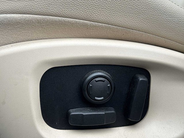 Jaguar f-pace 2.0 portfolio awd 20d | nh-484-p - afbeelding 11 van  24