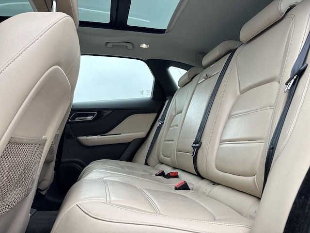 Jaguar f-pace 2.0 portfolio awd 20d | nh-484-p - afbeelding 12 van  24