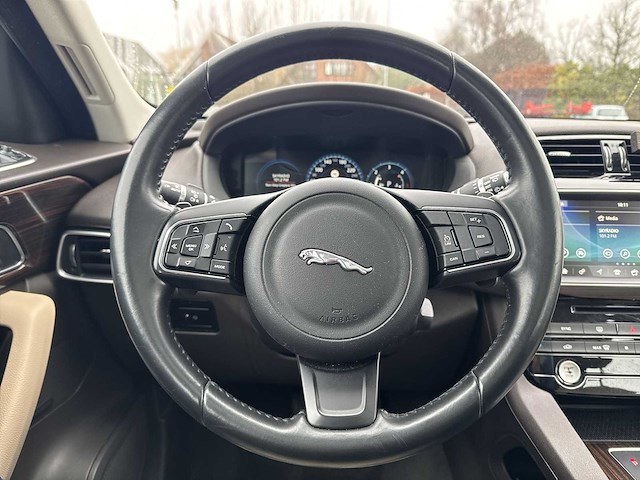 Jaguar f-pace 2.0 portfolio awd 20d | nh-484-p - afbeelding 21 van  23