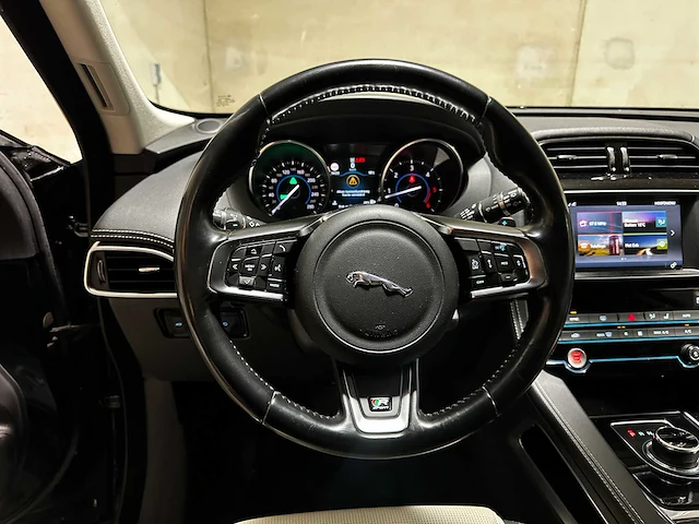 Jaguar f-pace 3.0 v6 s awd 30d 300pk 2017, k-694-sh - afbeelding 11 van  54
