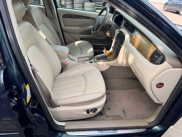 Jaguar x-type 2.0 v6 executive 43-jp-fr - afbeelding 13 van  17
