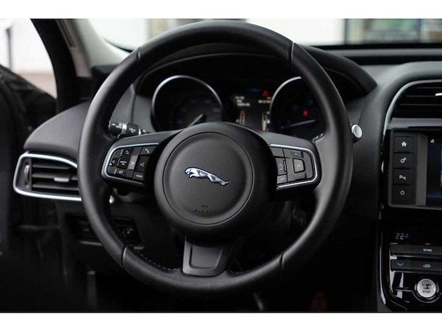 Jaguar xe 2.0 d r-sport | gp-258-k i - afbeelding 3 van  19