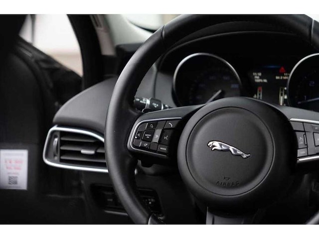 Jaguar xe 2.0 d r-sport | gp-258-k i - afbeelding 8 van  19